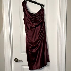 LONDON TIMES DRESS! Burgundy in color. Size 12. Polyester material.